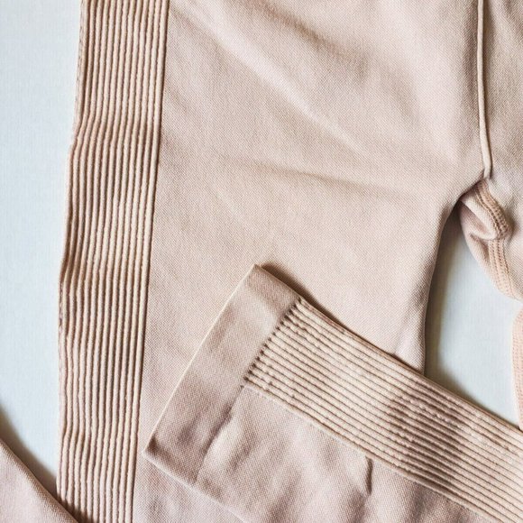 FOREVER 21 ACTIVE SEAMLESS HIGH RISE LEGGINGS SIZE M INSEAM 22" SEASHELL NEW - Picture 4 of 4